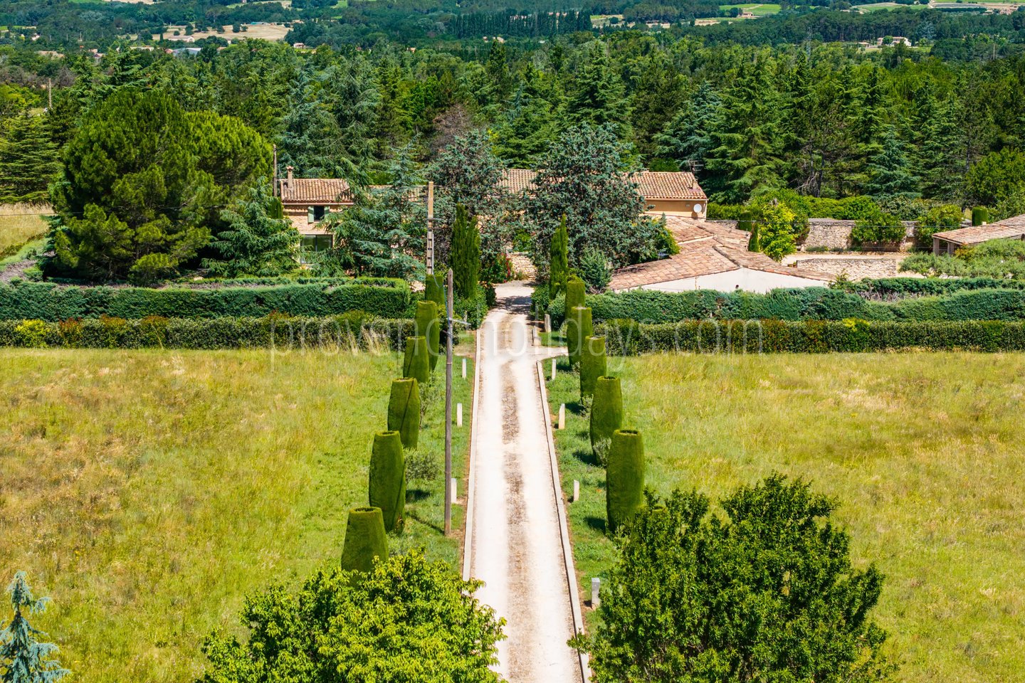 28 - Characterful mas in Bonnieux: Villa: Exterior