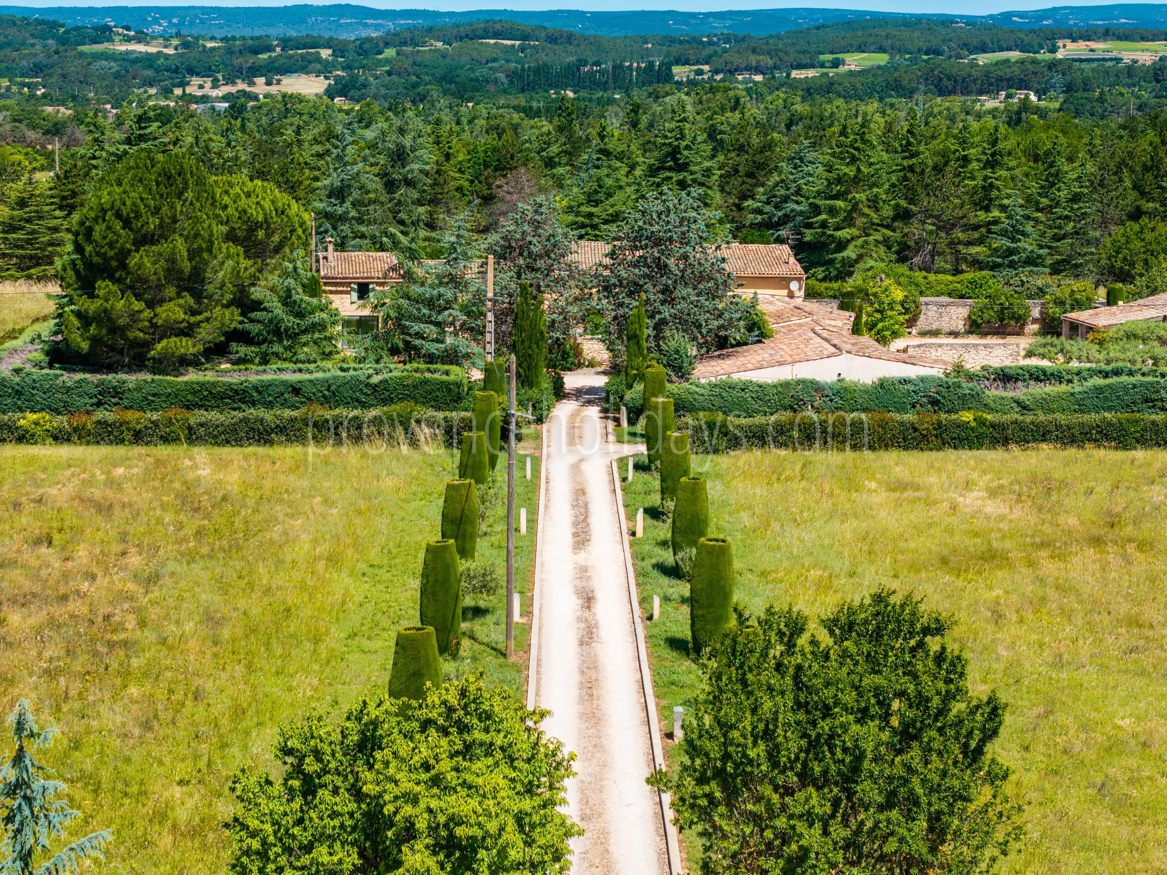 28 - Characterful mas in Bonnieux: Villa: Exterior