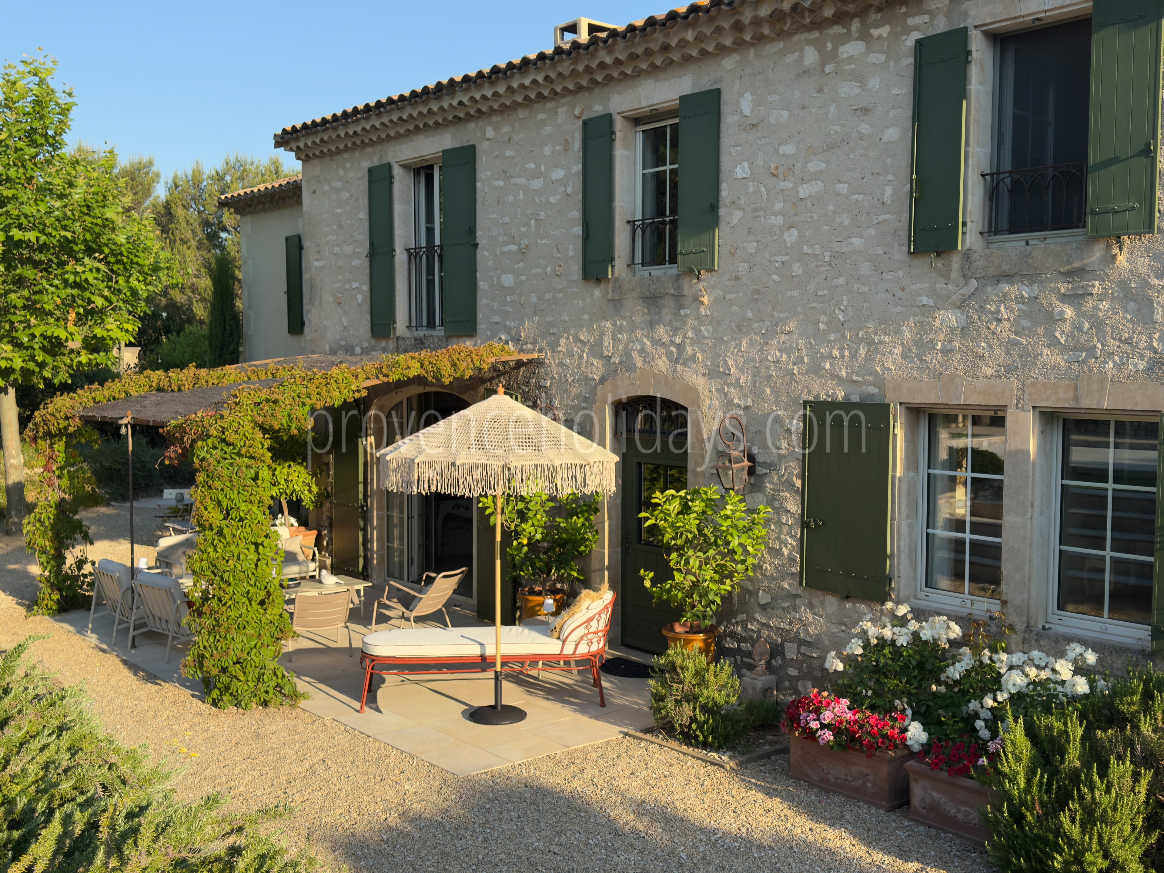 62 - Le Mas de la Cabro: Villa: Exterior