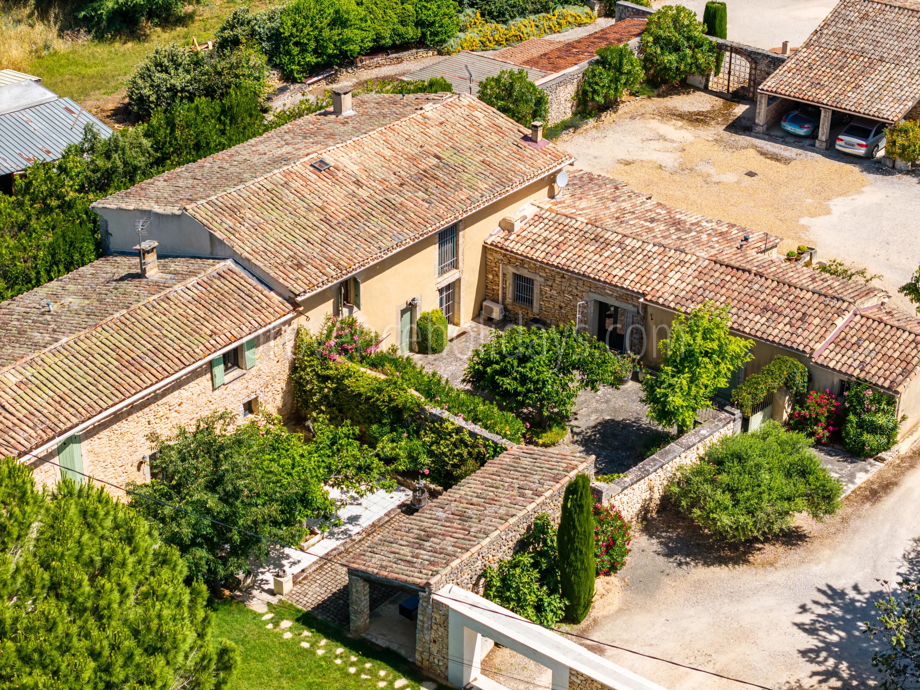 3 - Characterful mas in Bonnieux: Villa: Exterior
