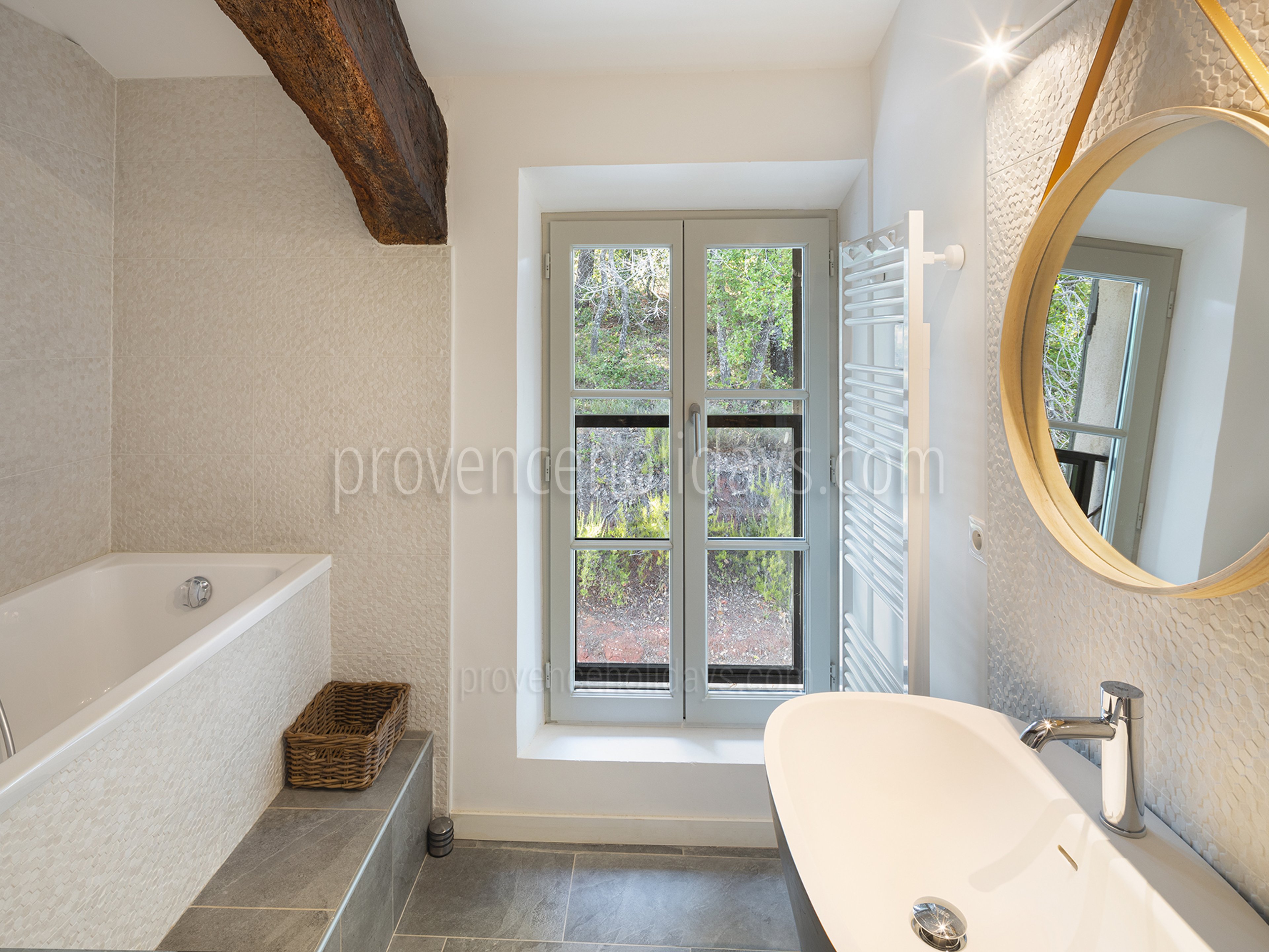 28 - Mas des Ocres: Villa: Bathroom