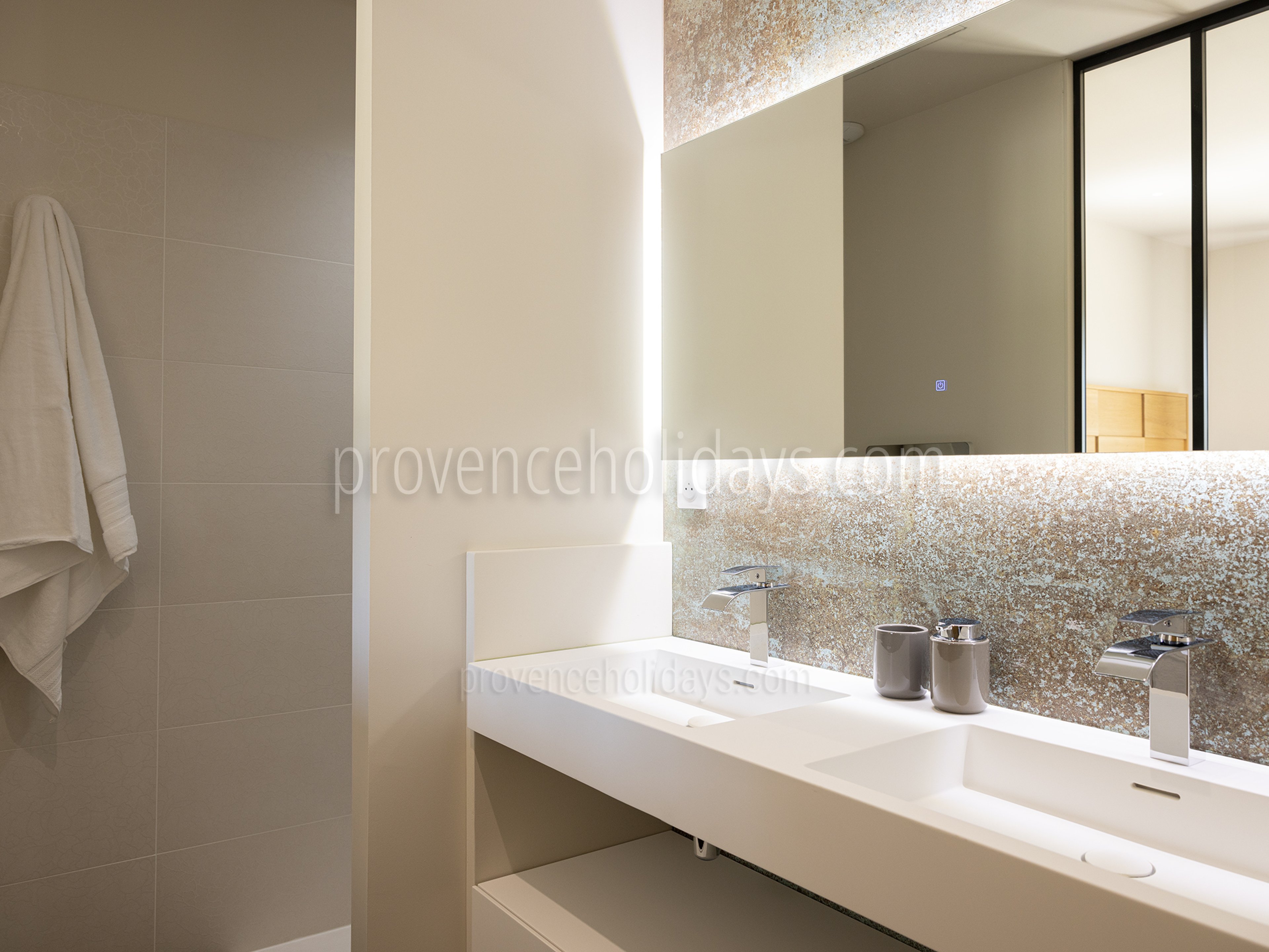 27 - Mas Estelle: Villa: Bathroom