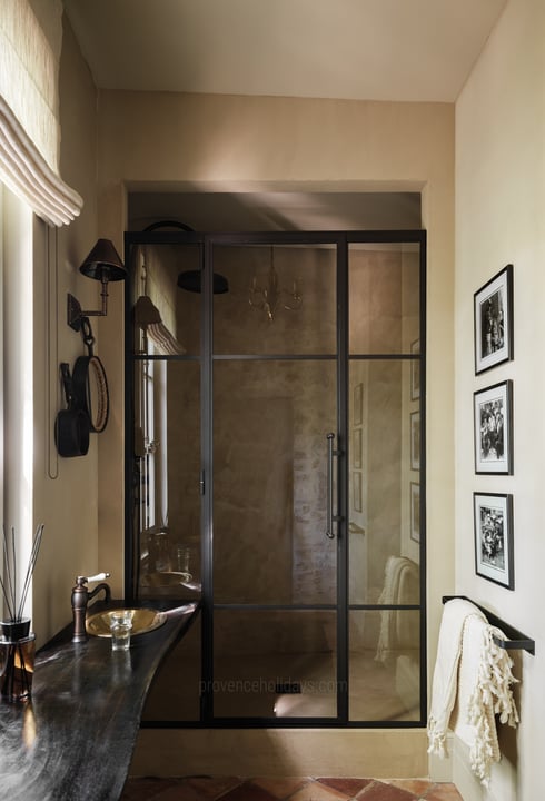 33 - Mas des Oliviers: Villa: Bathroom