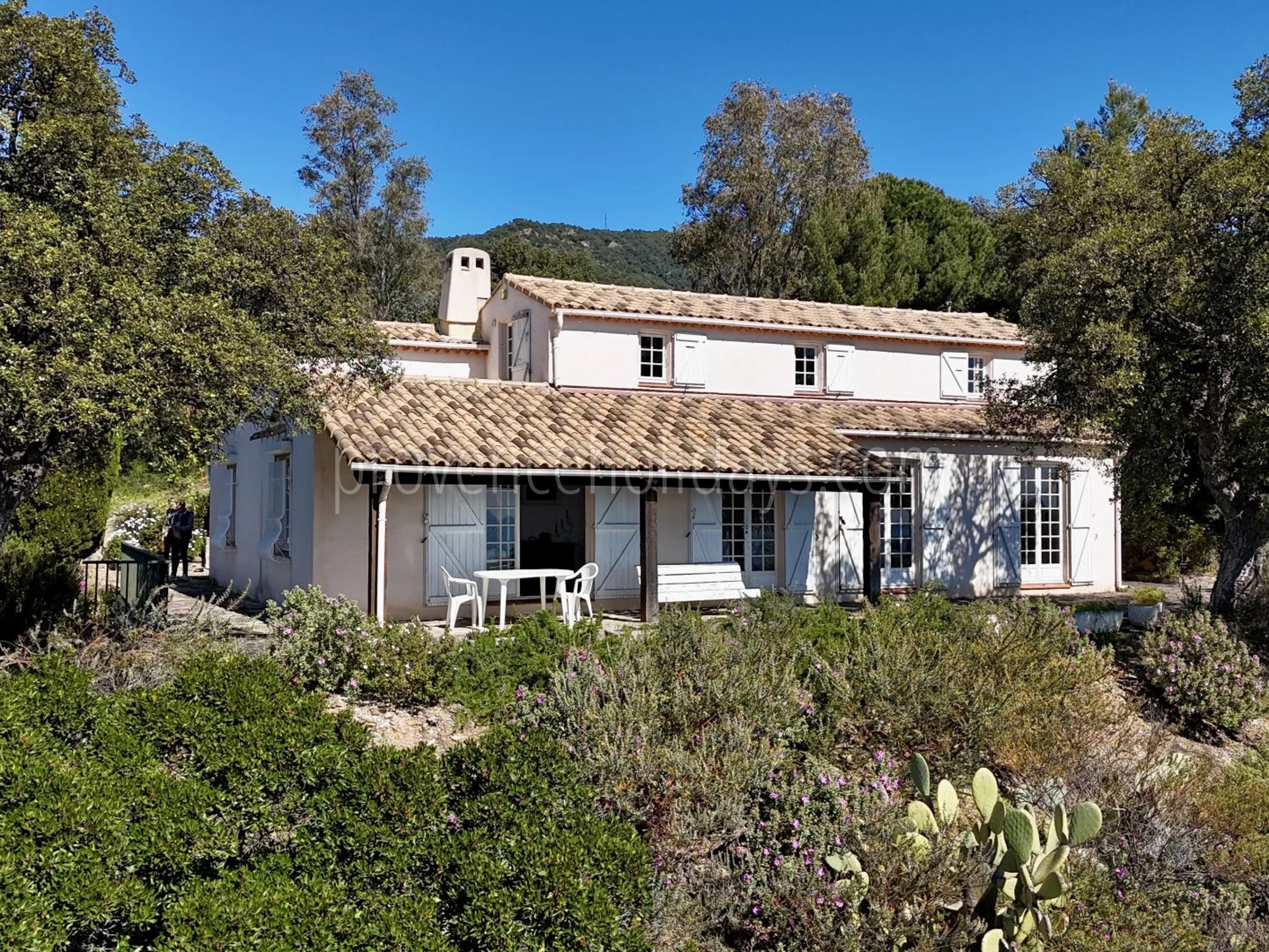 6 - Woning uit de jaren 70 in Rayol-Canadel-sur-Mer: Villa: Exterior