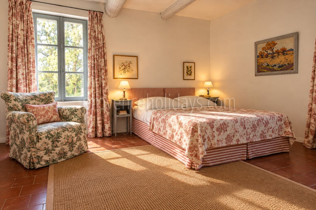 27 - Woning met een prachtig uitzicht in Aubignan: Villa: Bedroom