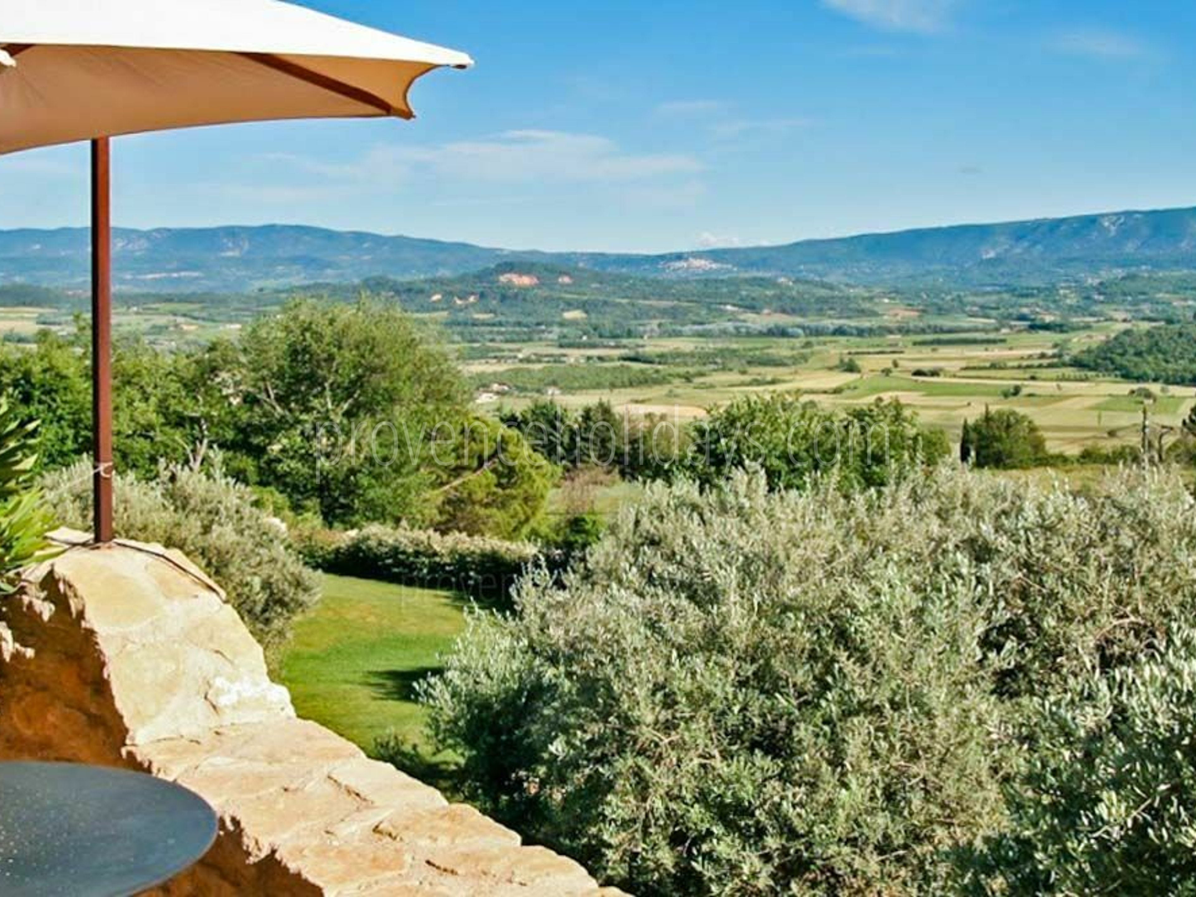 25 - Le Mas de Gordes: Villa: Exterior