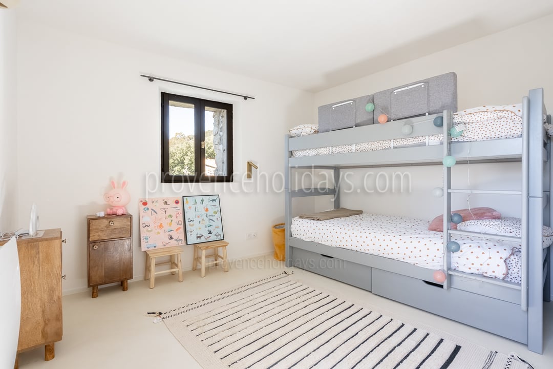 27 - Mas de la Rouquette: Villa: Bedroom