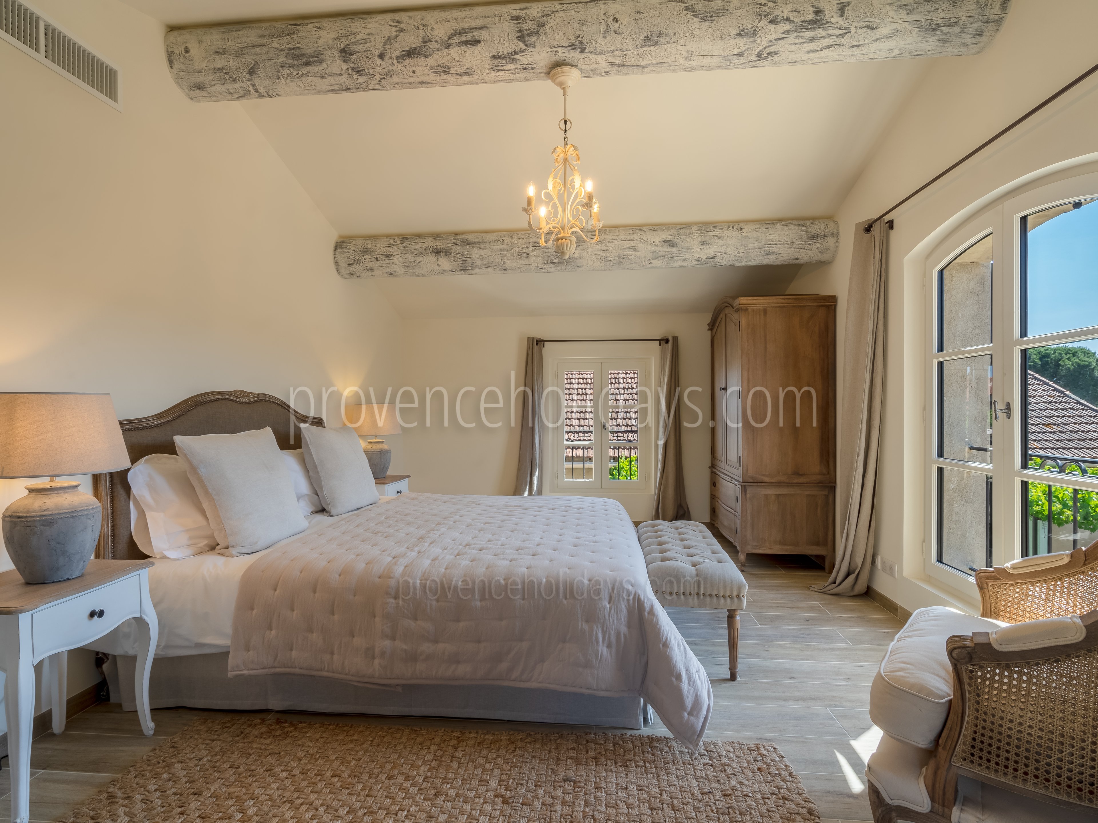 3 - Mas des Amandes: Villa: Bedroom