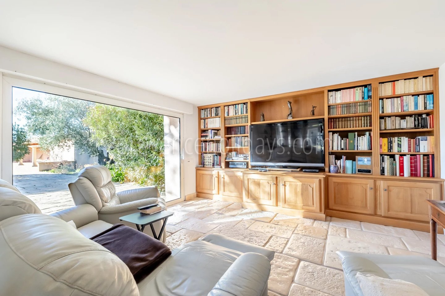 9 - Characterful mas in Vaison-la-Romaine: Villa: Interior