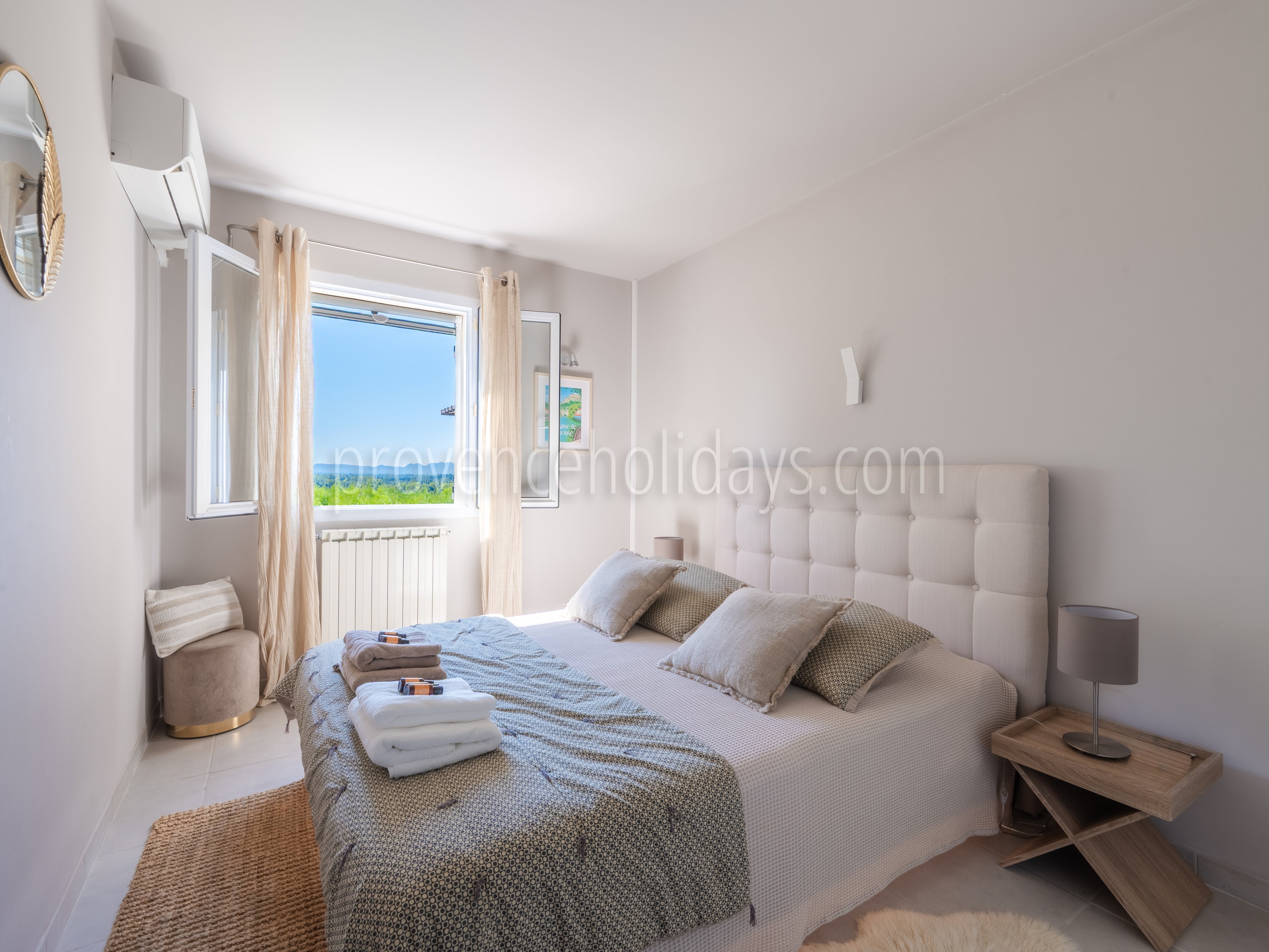 43 - La Pinède: Villa: Bedroom