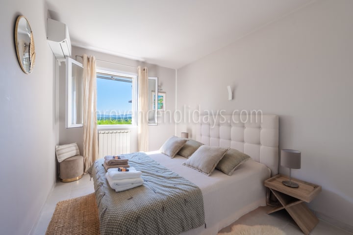 43 - La Pinède: Villa: Bedroom