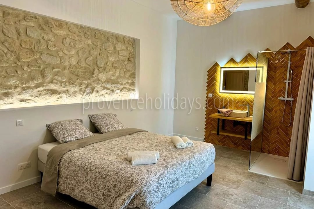 19 - Mas with pool in Bonnieux: Villa: Bedroom