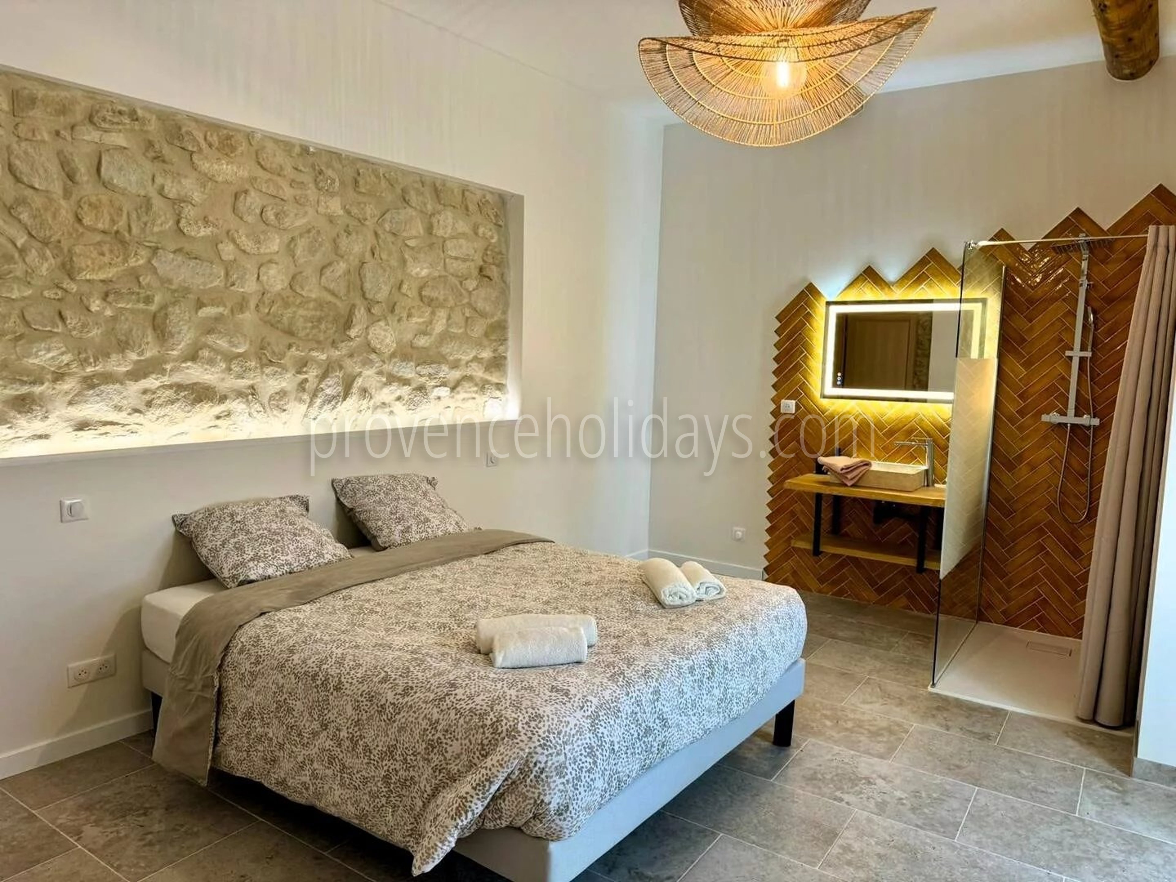 19 - Mas with pool in Bonnieux: Villa: Bedroom