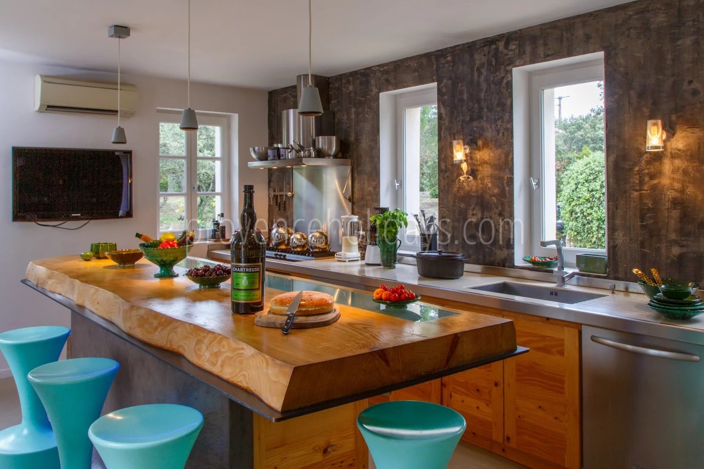 5 - Stone bastide with pool in Bonnieux: Villa: Interior