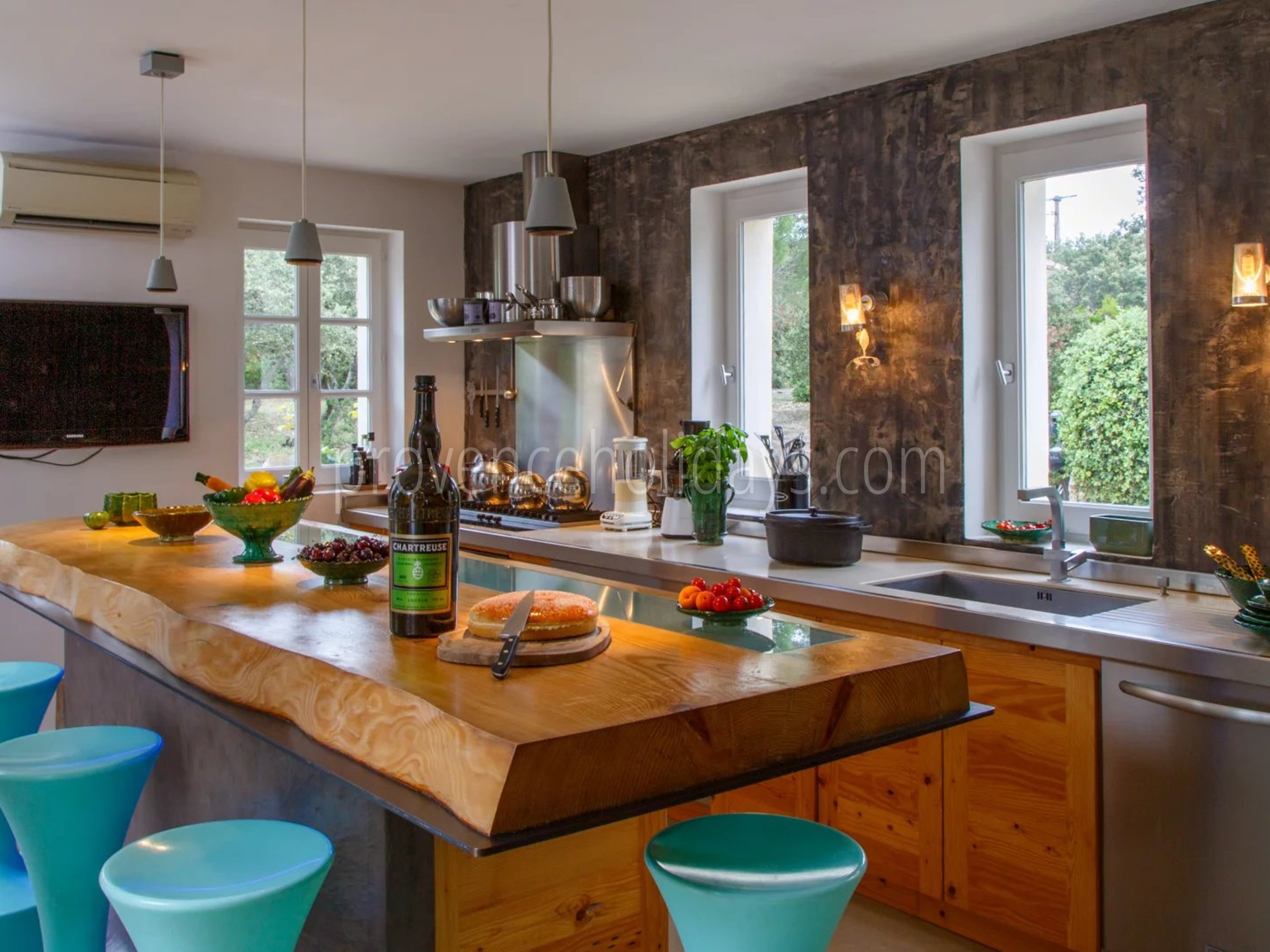 5 - Stone bastide with pool in Bonnieux: Villa: Interior