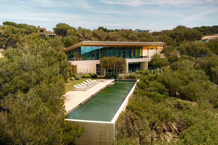 An exceptional villa combining luxury, nature and elegance
