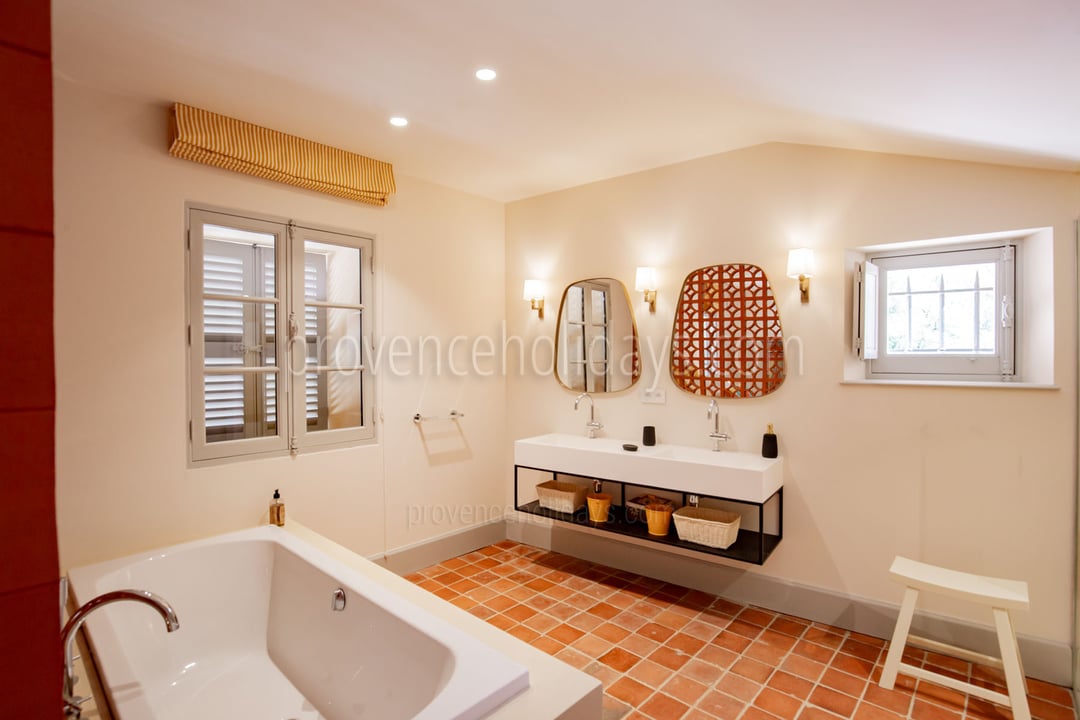 55 - Domaine d\'Isabelle: Villa: Bathroom