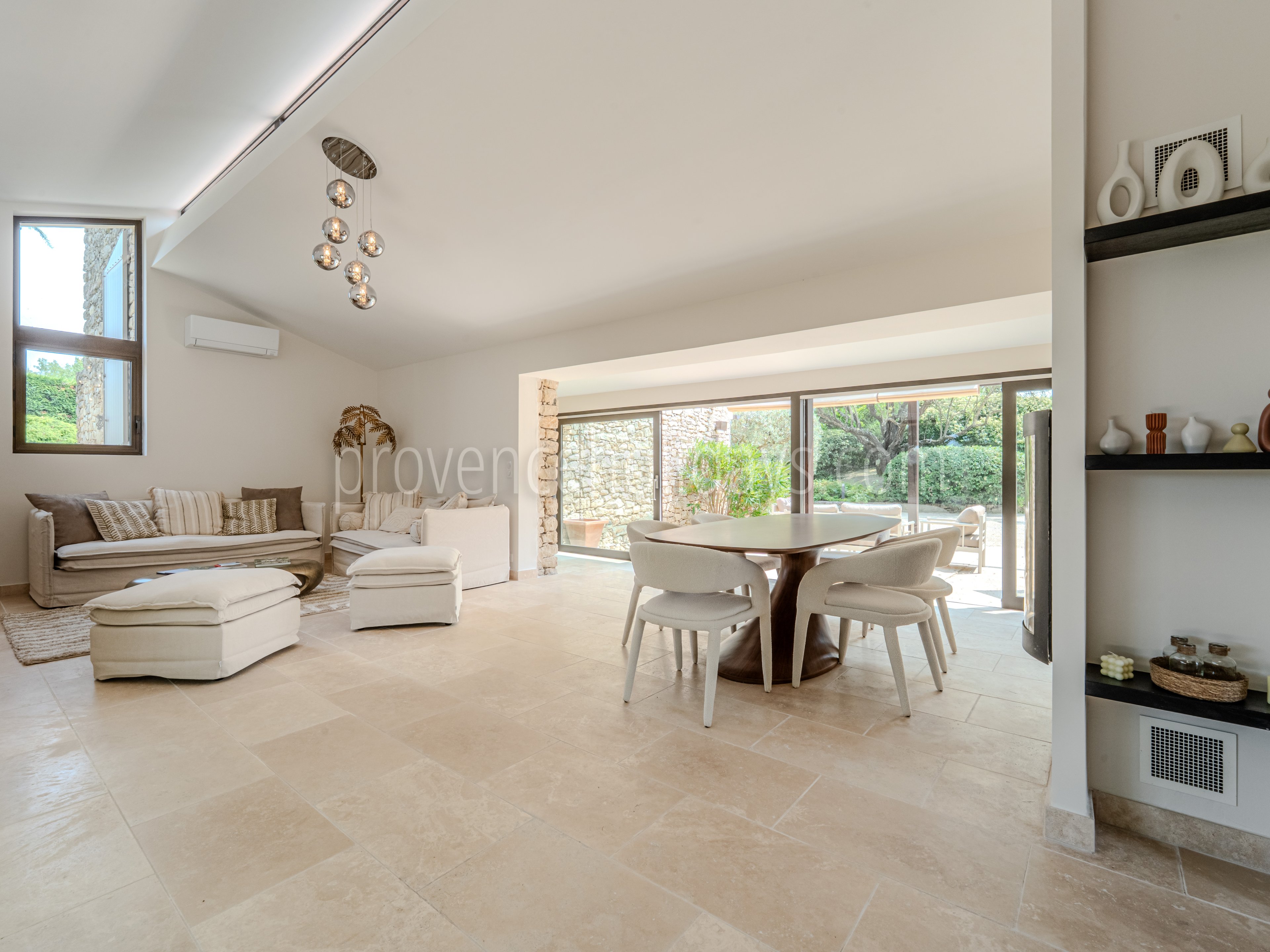 19 - Mas de la Rivière Secrète: Villa: Interior