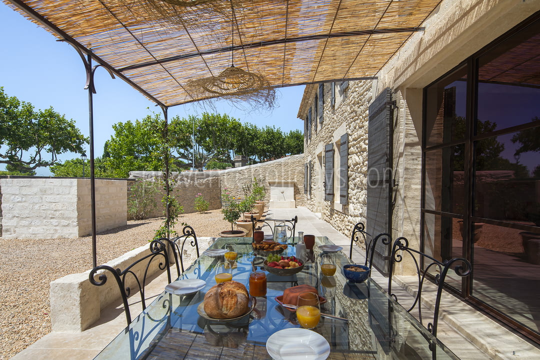 7 - Mas des Lions: Villa: Exterior