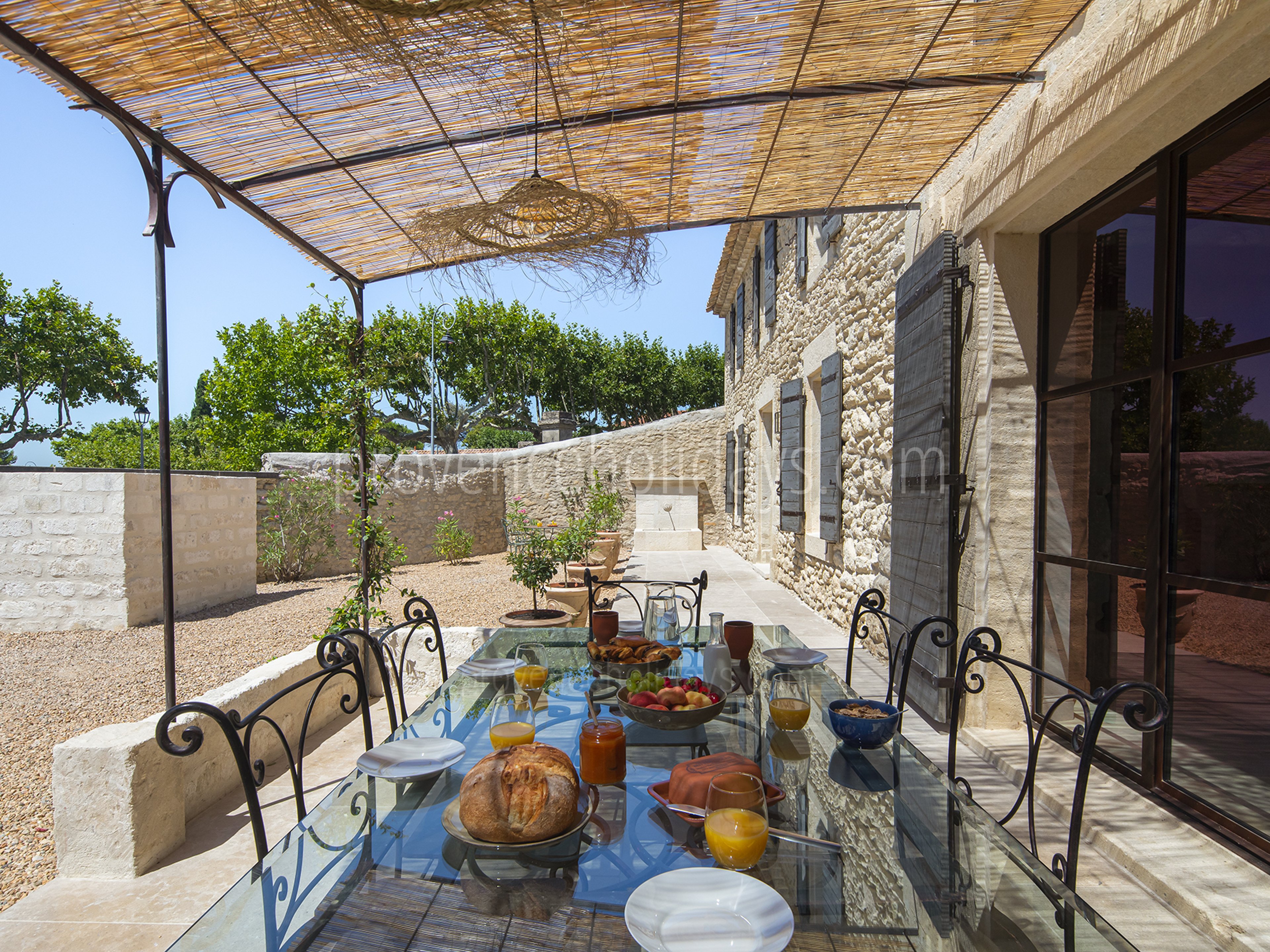 7 - Mas des Lions: Villa: Exterior