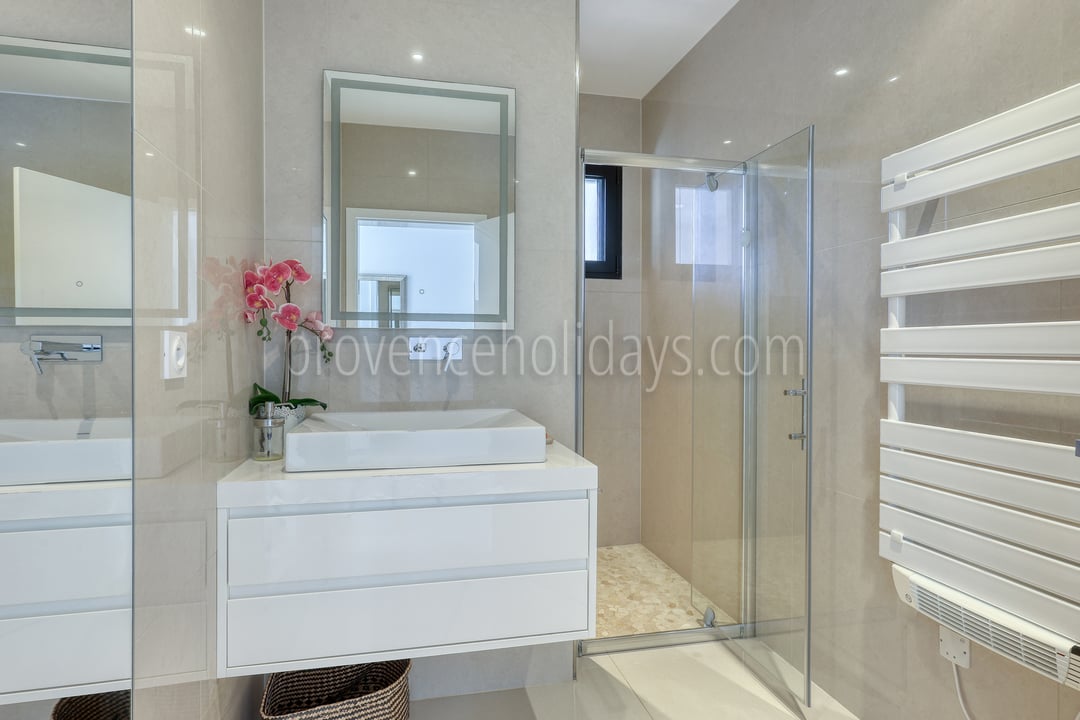 10 - Villa Sea Pearl: Villa: Bathroom