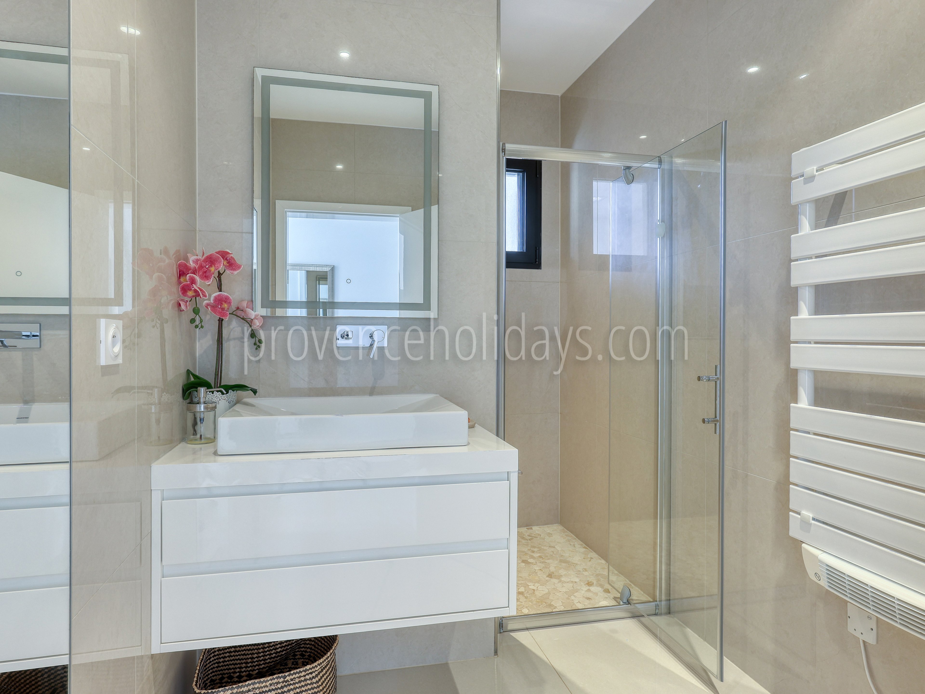 10 - Villa Sea Pearl: Villa: Bathroom