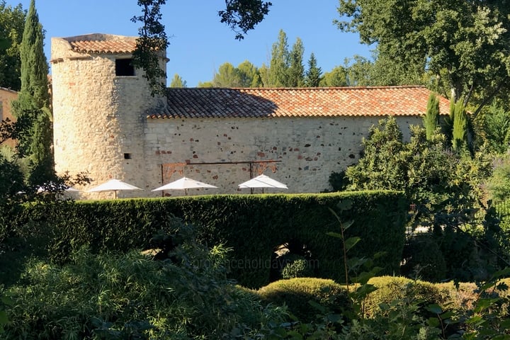 53 - Bastide de Goult: Villa: Exterior