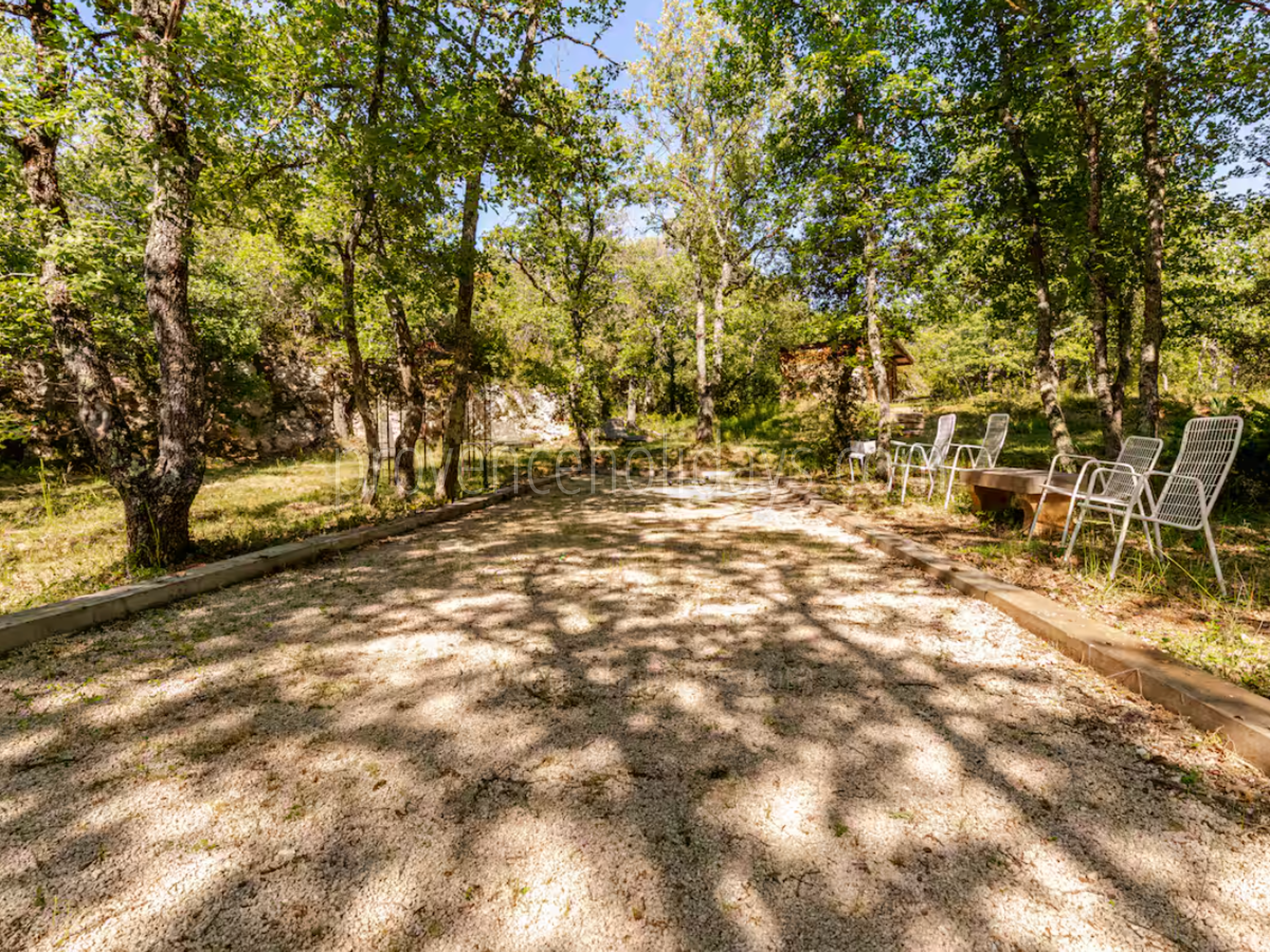 42 - Les Vues du Luberon: Villa: Exterior