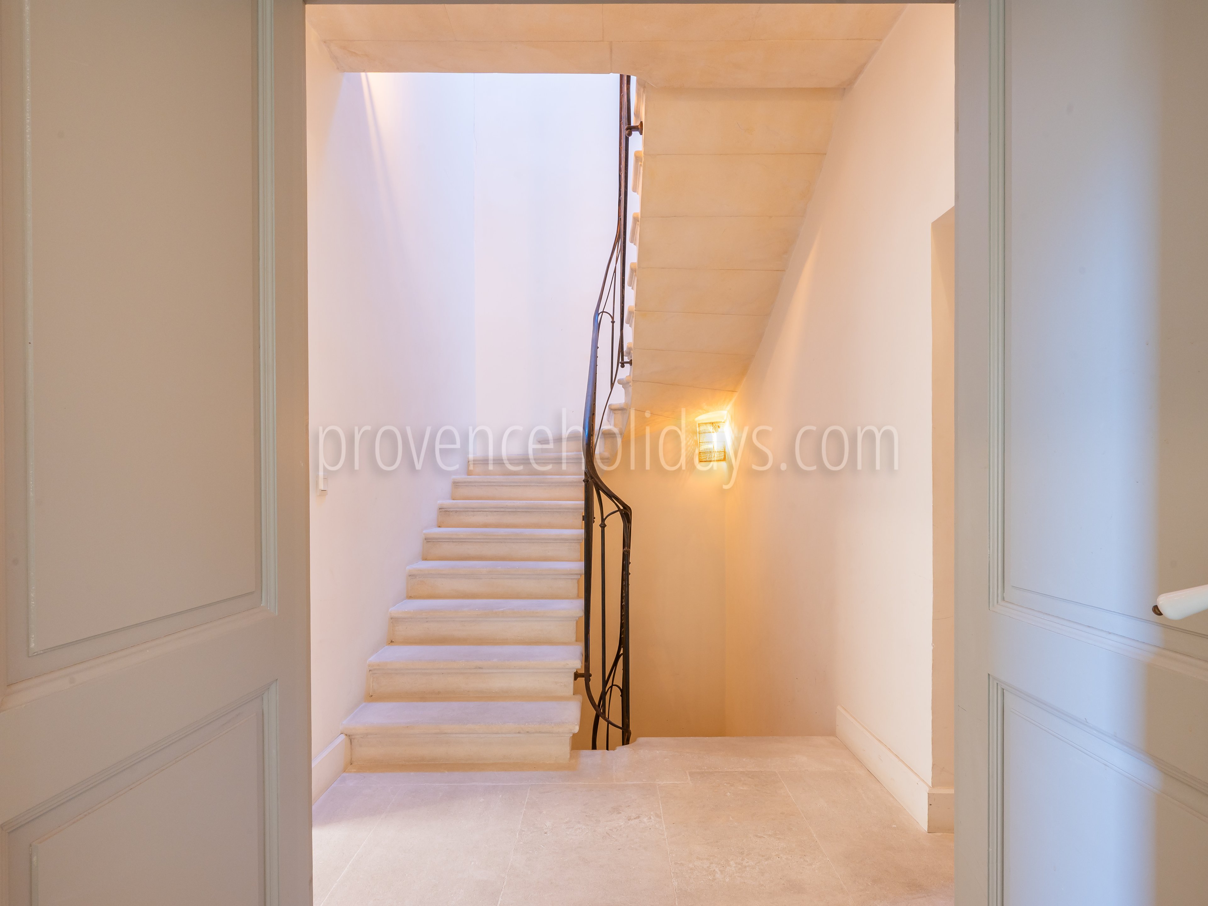 60 - Maison Maillane: Villa: Interior