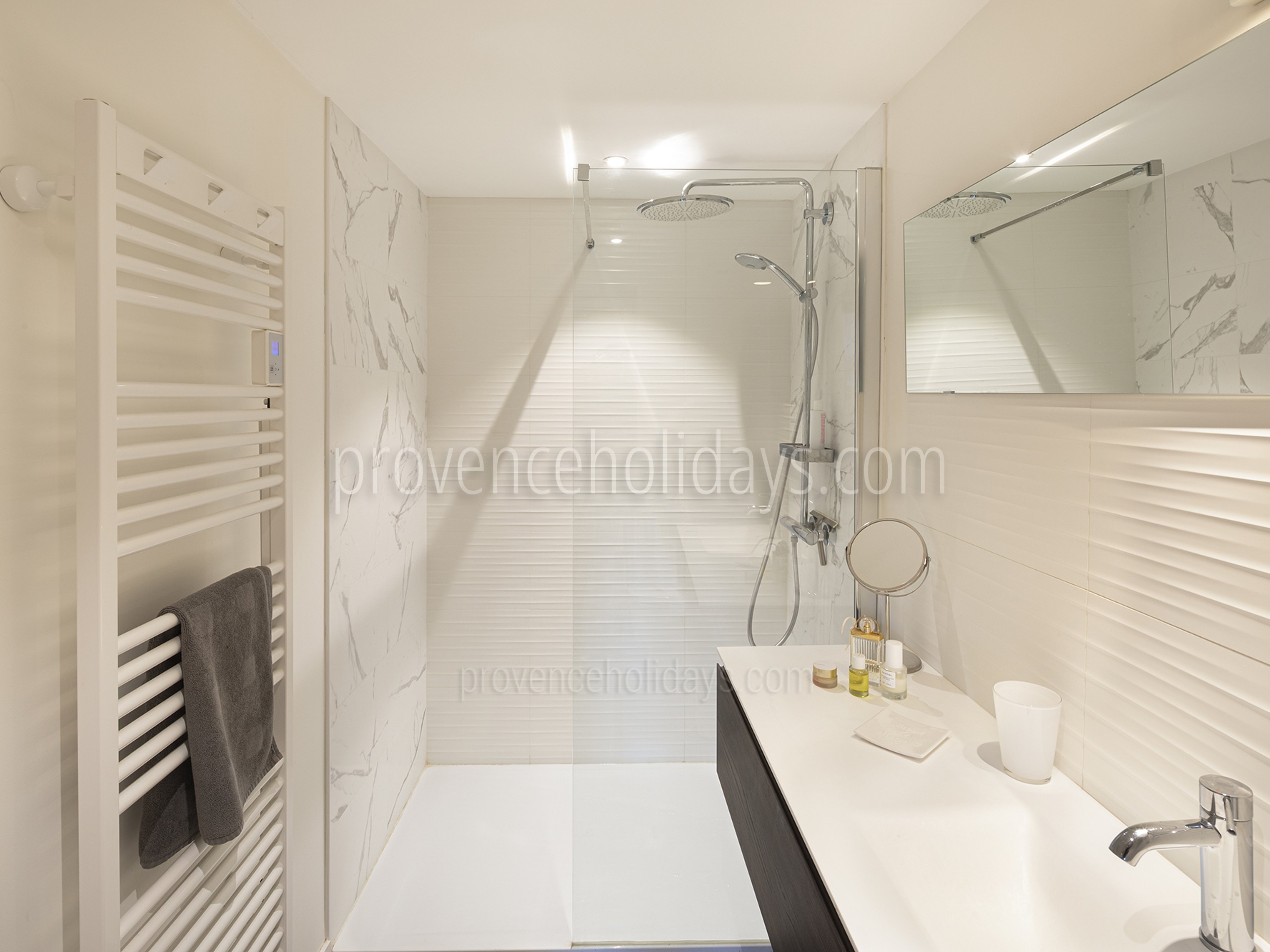 31 - Mas des Ocres: Villa: Bathroom