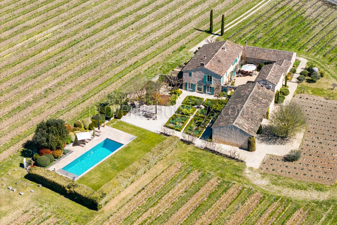 2 - Mas with inner courtyard in Gordes: Villa: Exterior