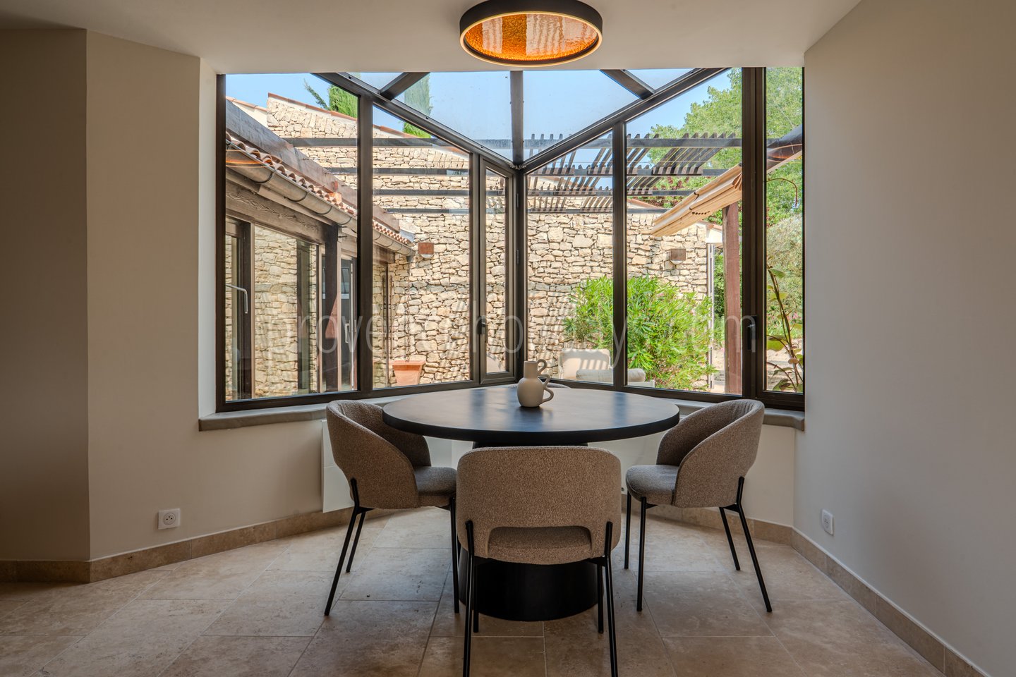 8 - Mas de la Rivière Secrète: Villa: Interior