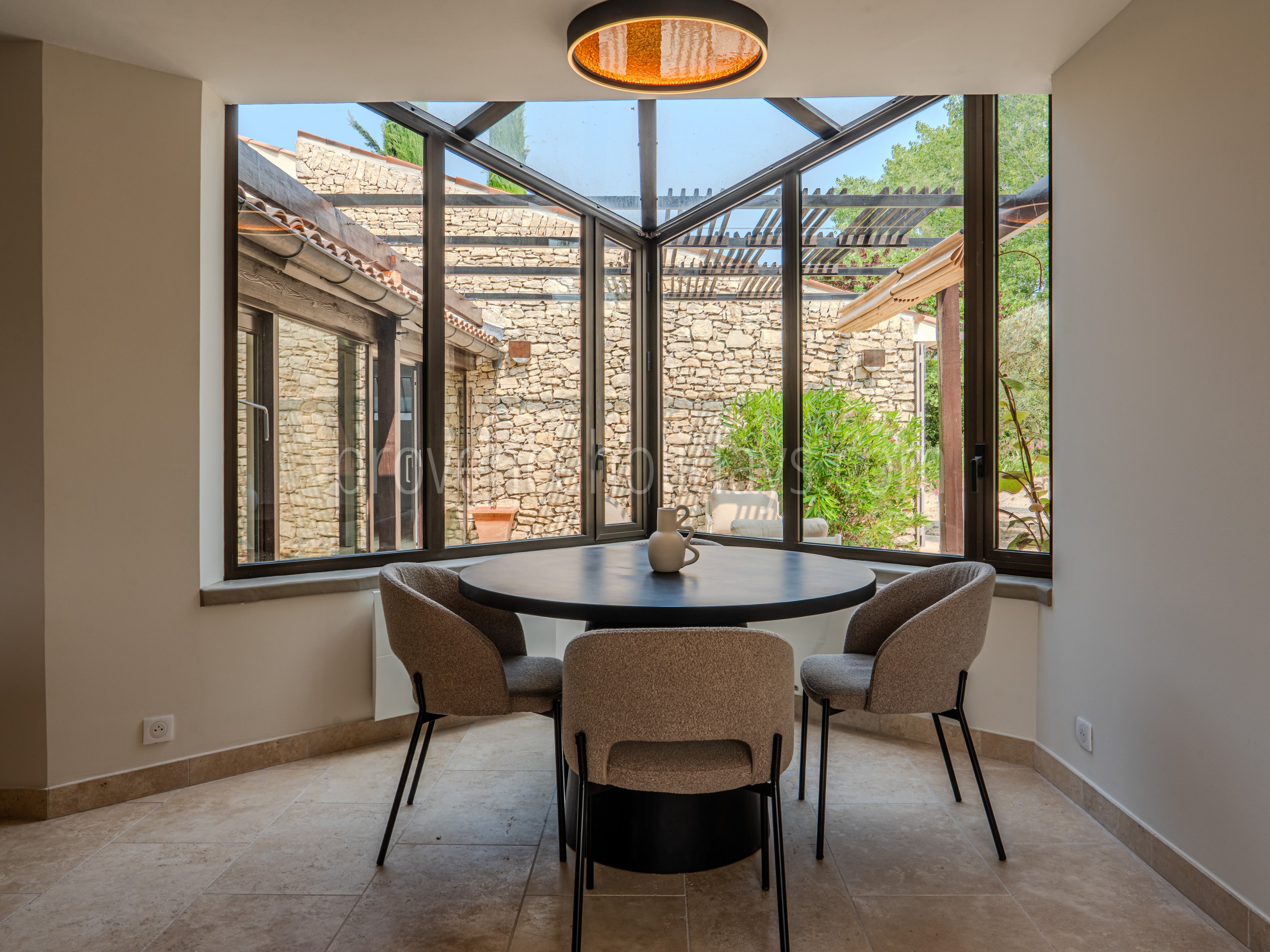 8 - Mas de la Rivière Secrète: Villa: Interior