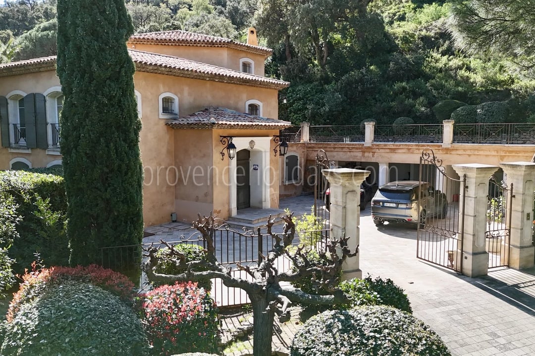 41 - Villa mit Kamin in Cavalaire-sur-Mer: Villa: Exterior