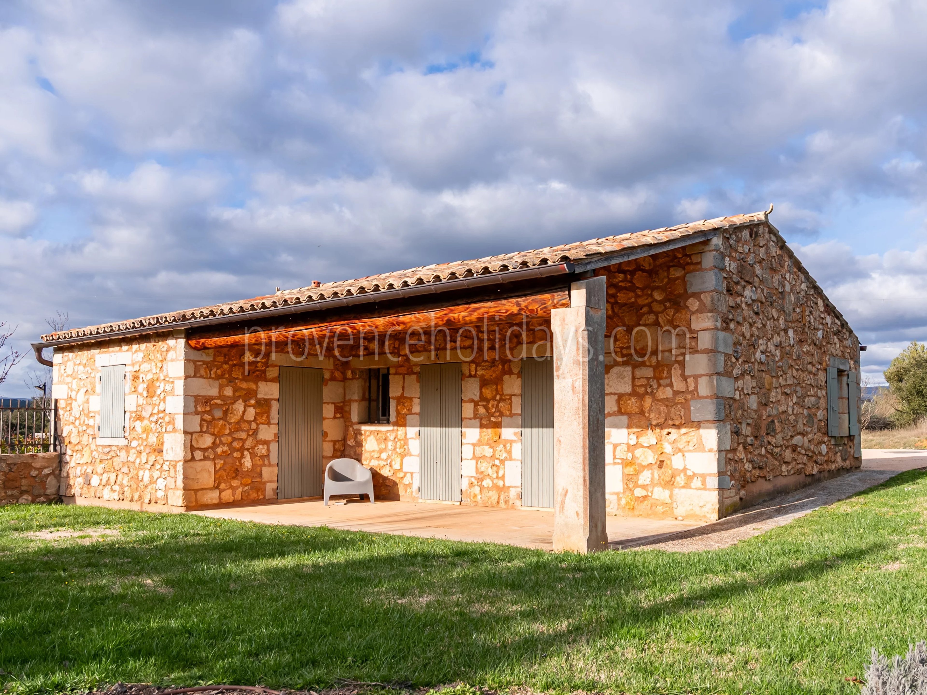 20 - Provençal residence in Bonnieux: Villa: Exterior