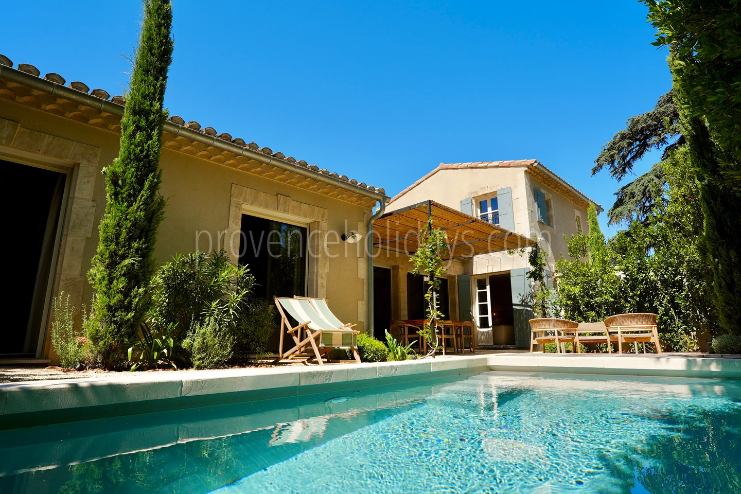 64 - La Saint-Rémoise: Villa: Pool