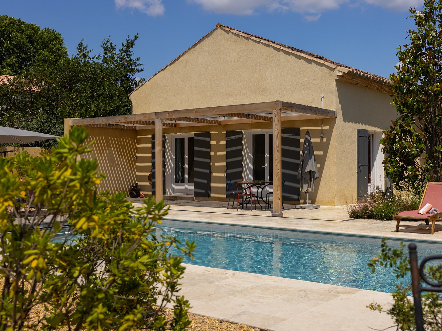 34 - La Maison de Village: Villa: Pool - Vue sur la maison d\'hôtes