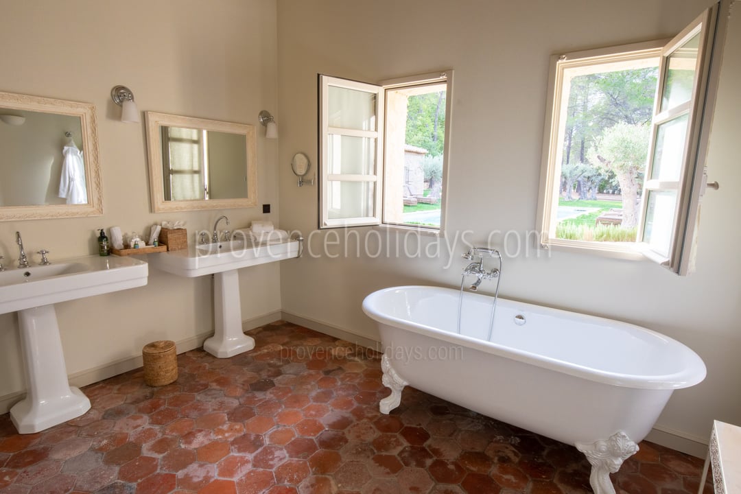 8 - Villa en Provence: Villa: Bathroom