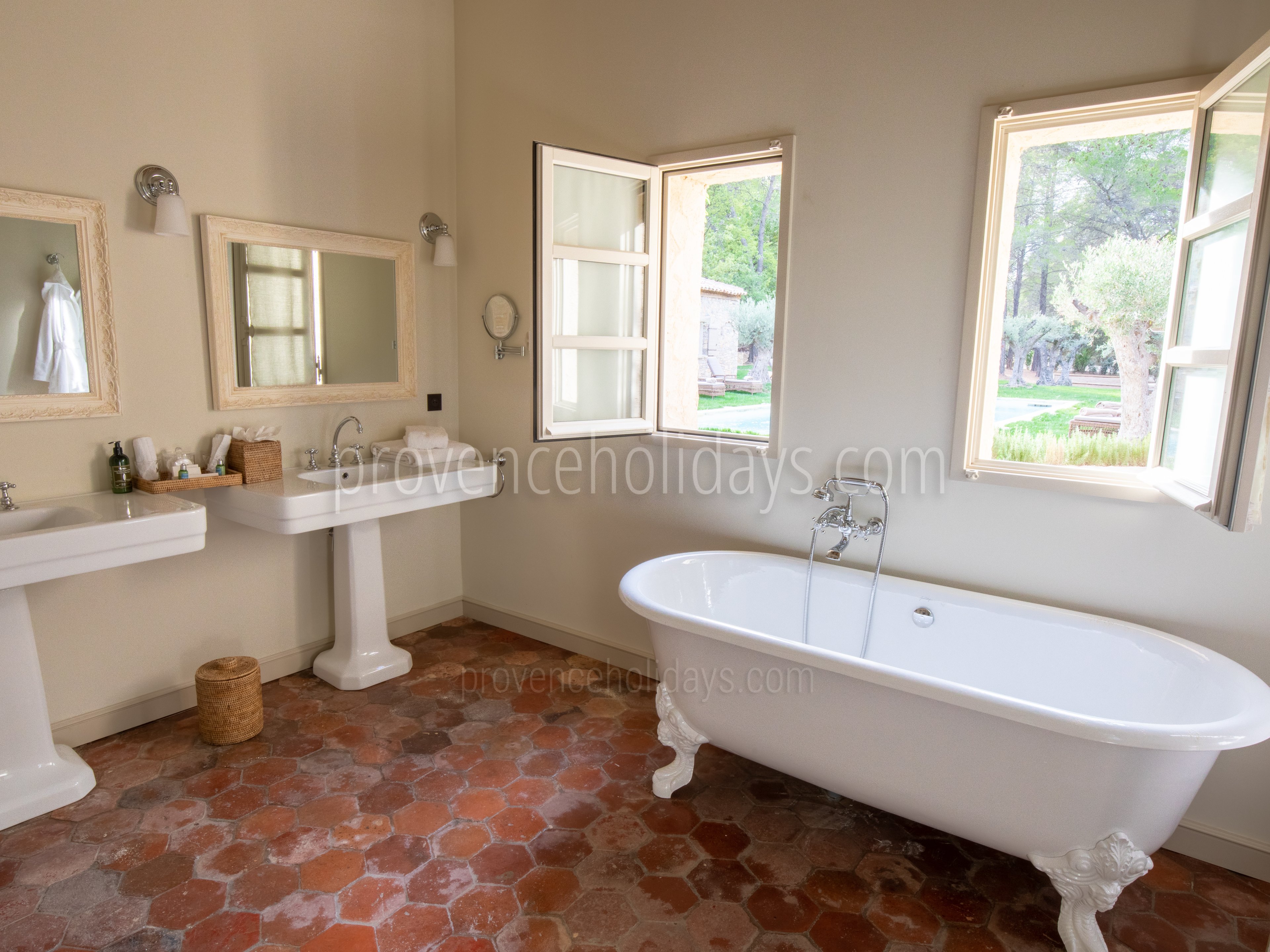 8 - Villa en Provence: Villa: Bathroom