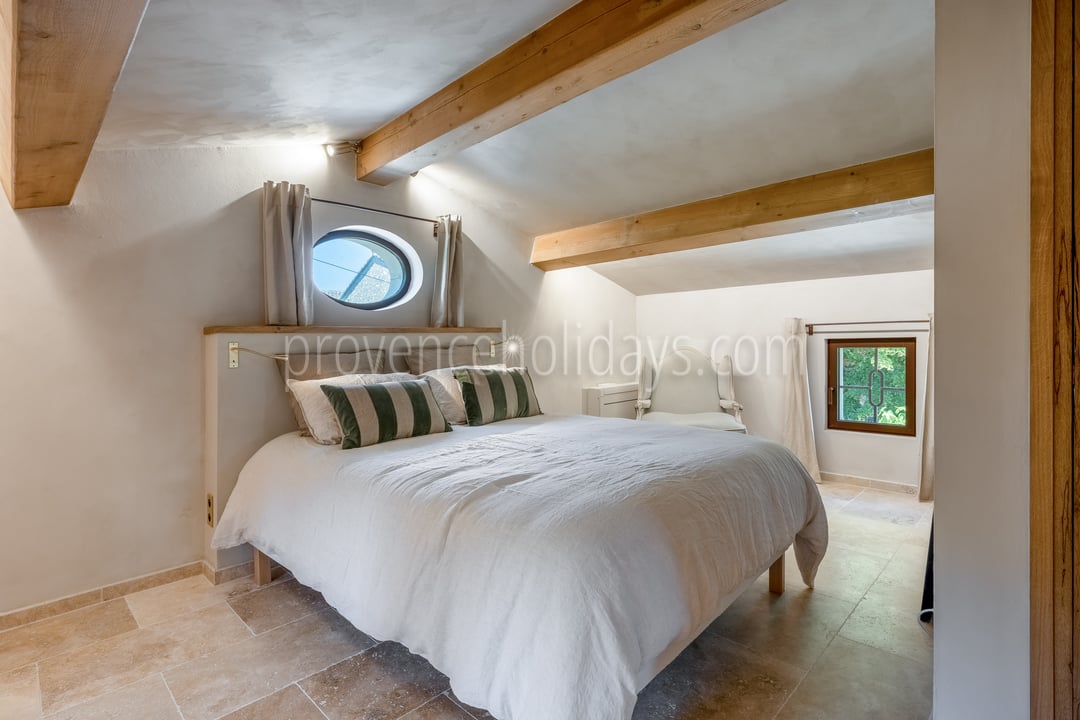 17 - Mas de la Calade: Villa: Bedroom