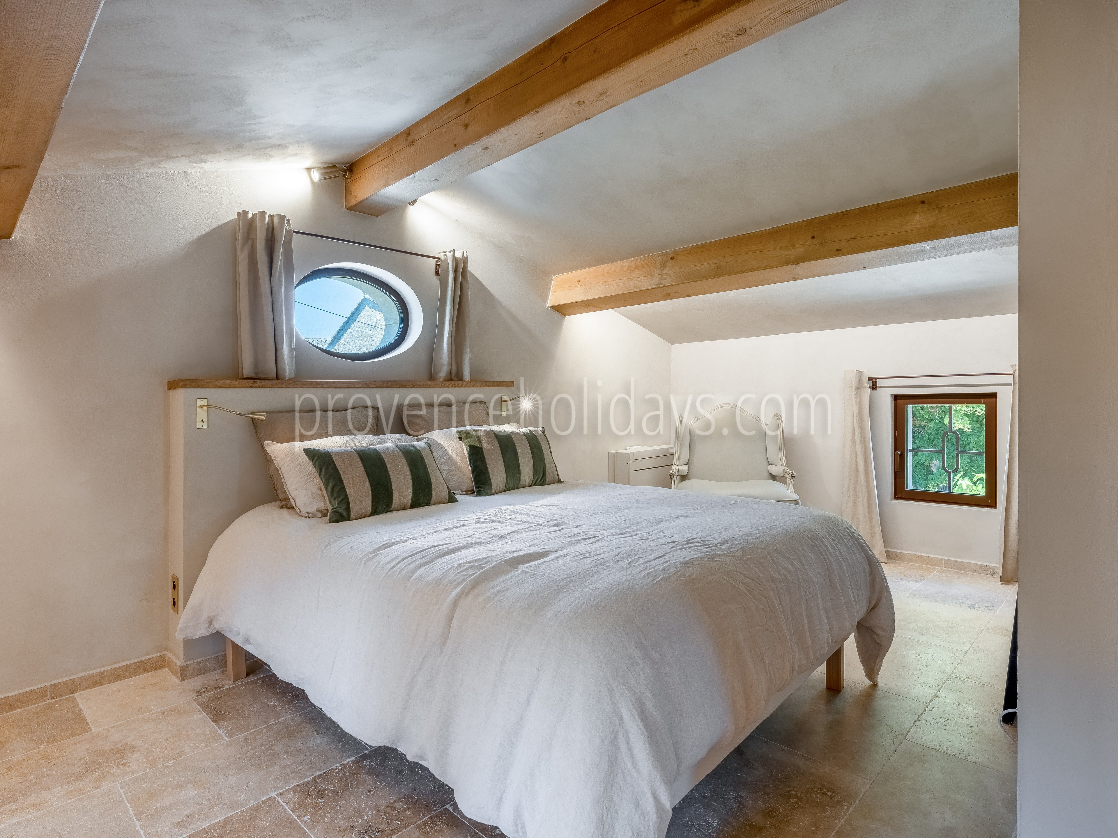 17 - Mas de la Calade: Villa: Bedroom