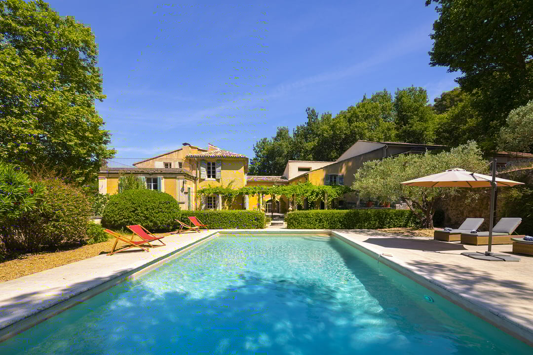Bastide with private tennis court close to Lourmarin