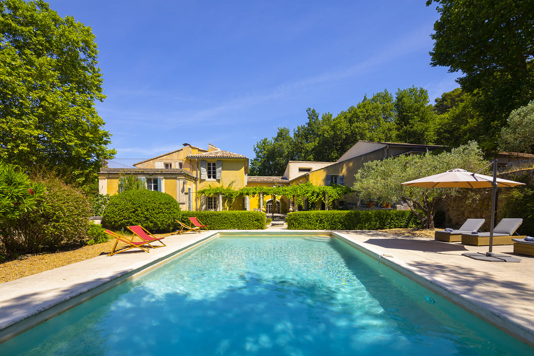 Stunning Bastide with private tennis court close to Lourmarin