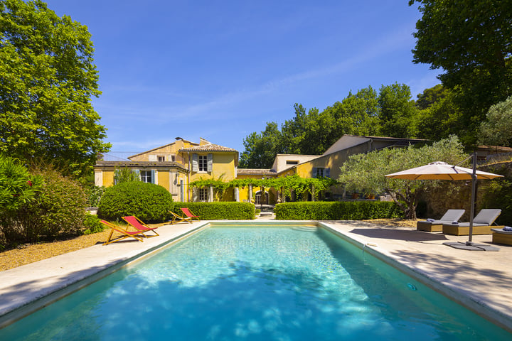 Stunning Bastide with private tennis court close to Lourmarin