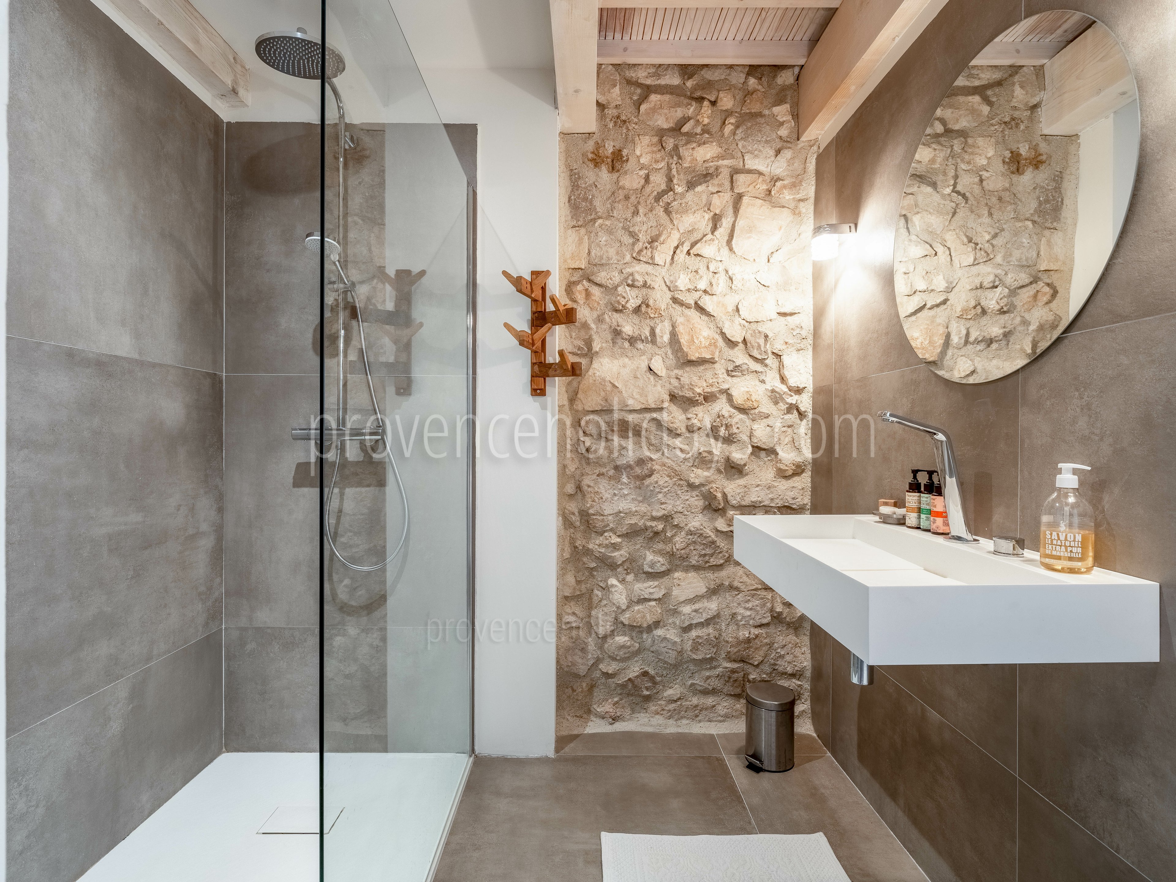 20 - Mas des Roches: Villa: Bathroom