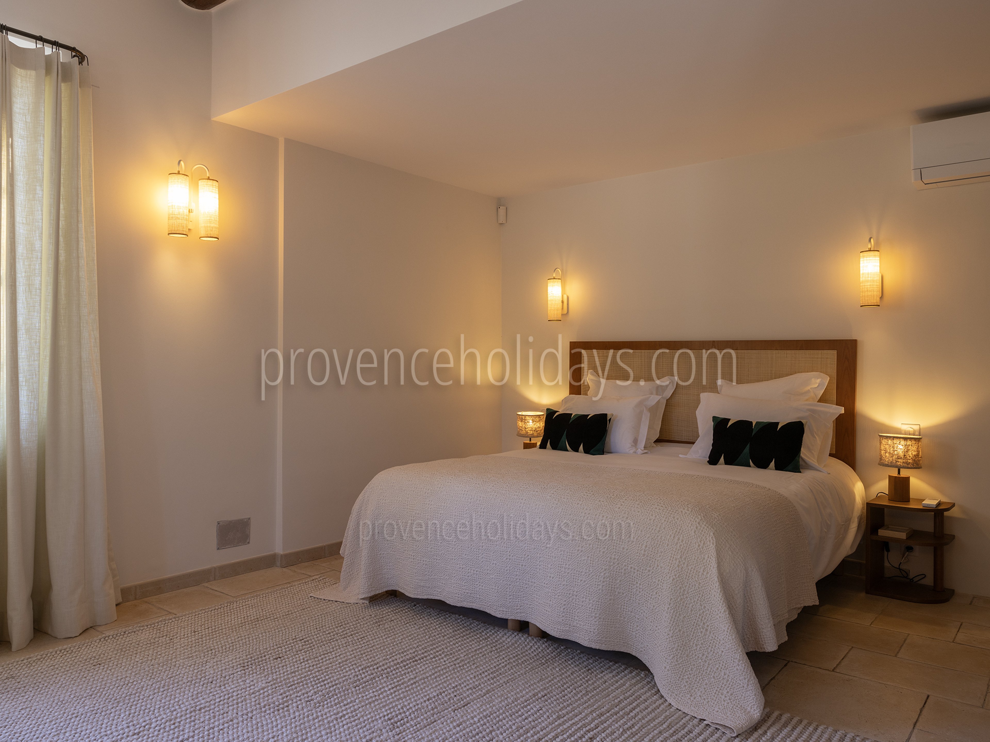 47 - Le Mas des Magnans: Villa: Bedroom