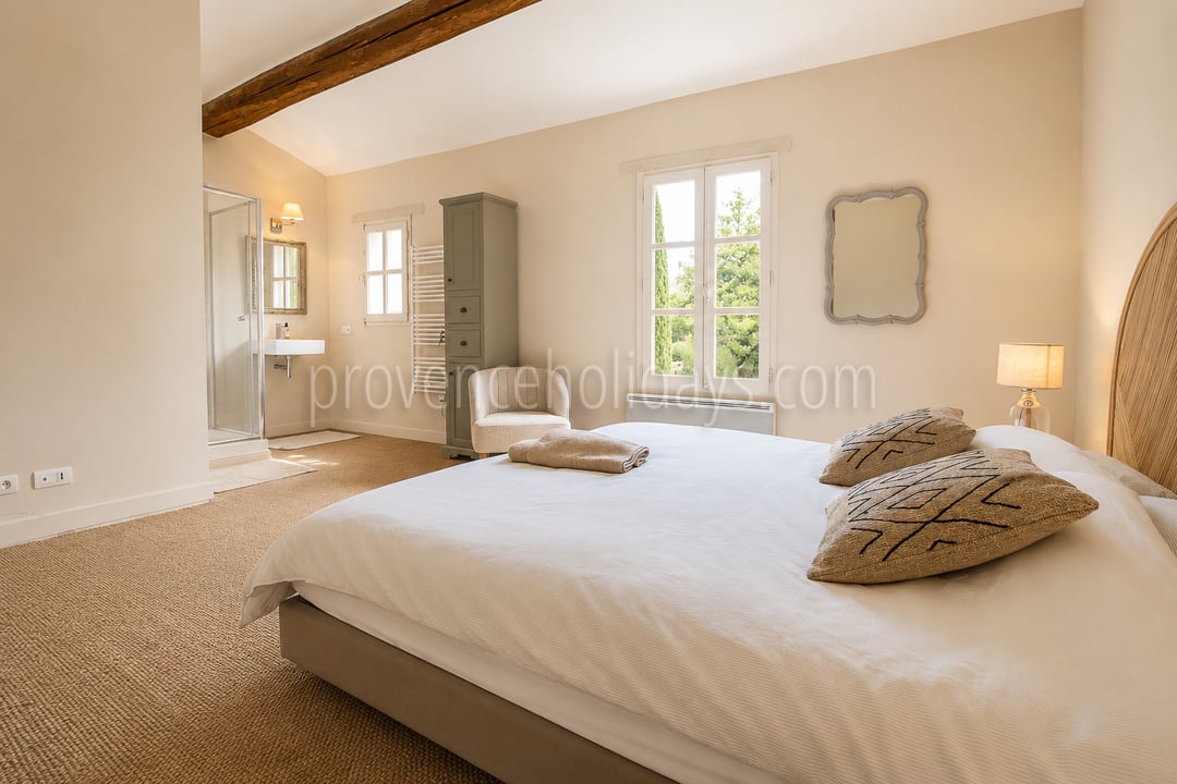37 - Bauernhaus mit Blick auf den Luberon: Villa: Bedroom