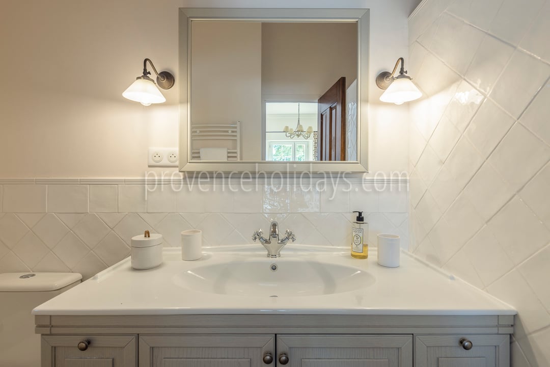 19 - Le Mas Olivia: Villa: Bathroom 2