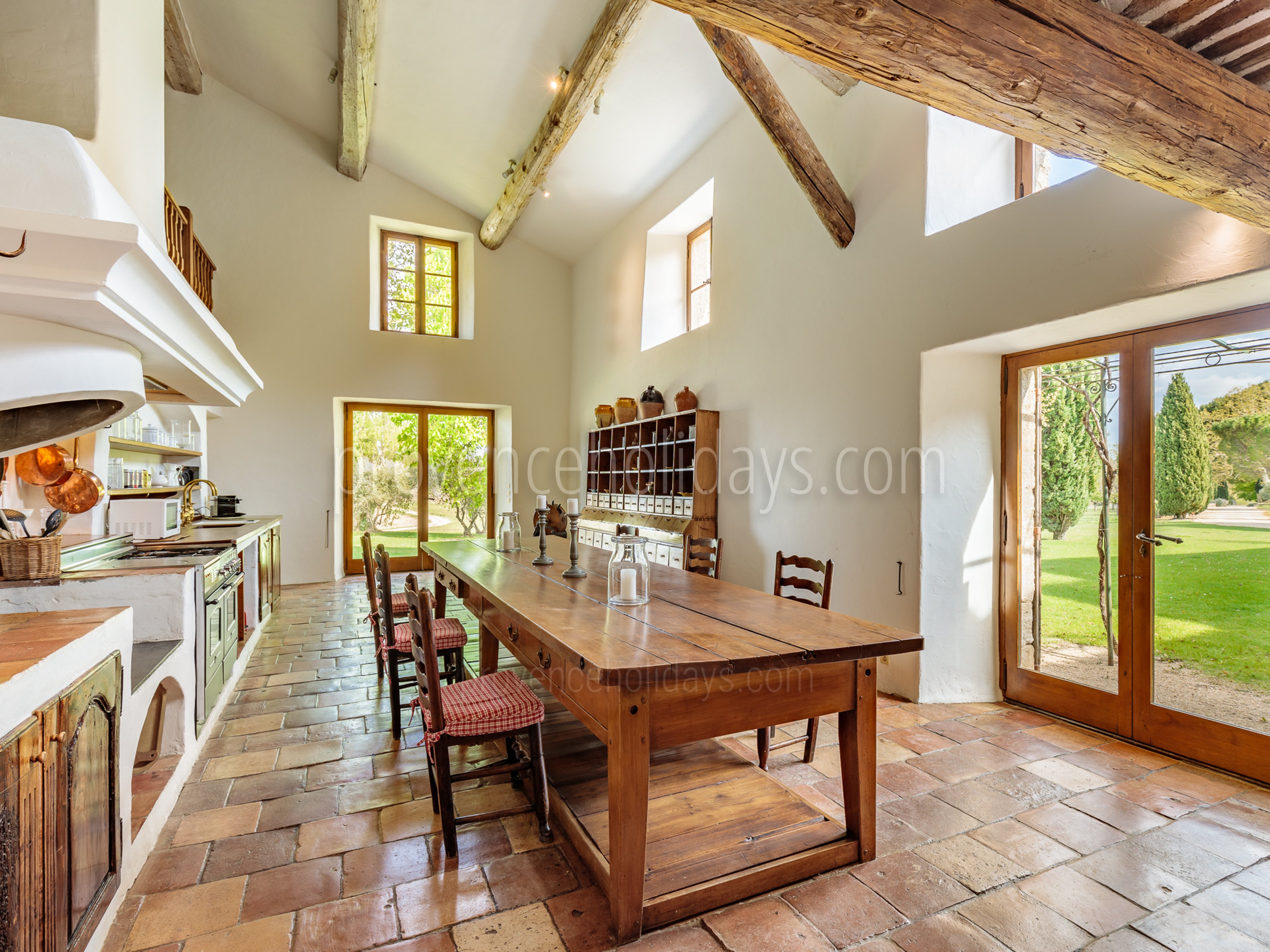 20 - Bastide de Luberon: Villa: Interior