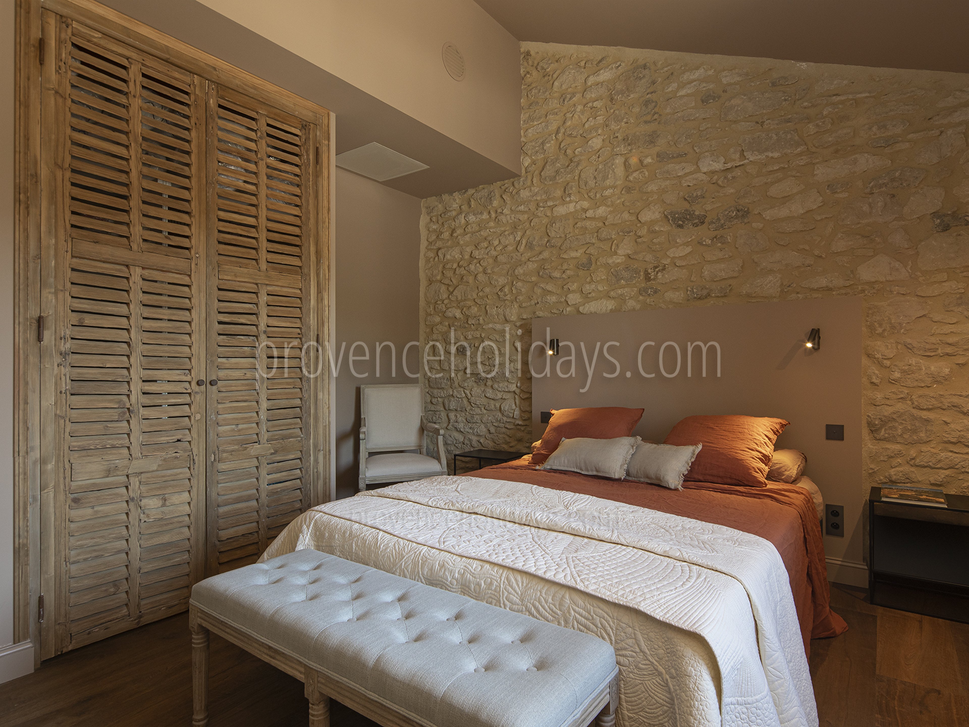 28 - Mas des Lions: Villa: Bedroom